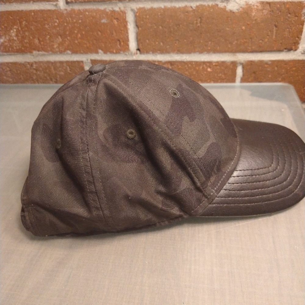 Gents camo and leather cap - Picture 5 of 10